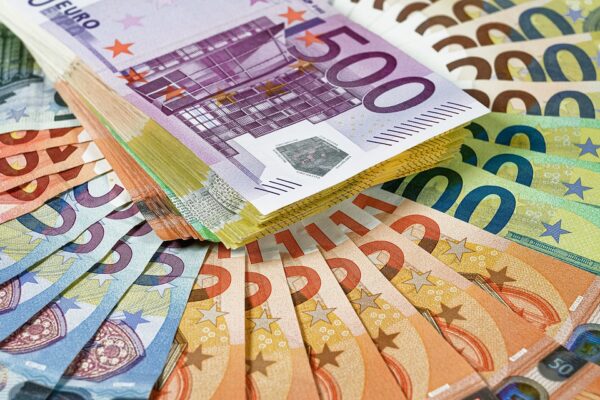 banknotes 7227834 960 720