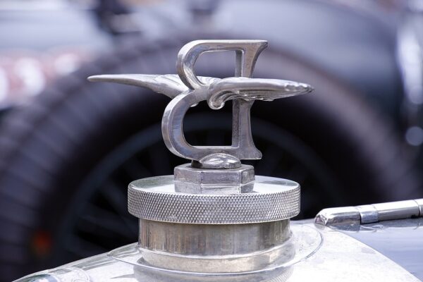 介紹汽車貸款申請所需的最低信用評分 3 bentley 4385783 960 720