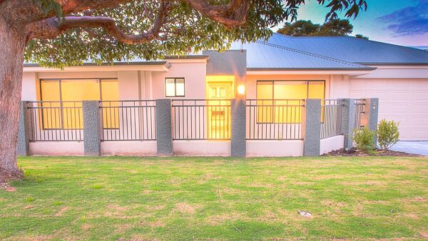 機車貸款30萬:如何選擇最合適的貸款方案? 3 real estate 1686334 960 720