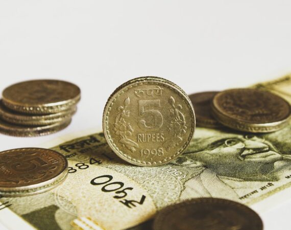 photo 1565373677928 90e963765eac