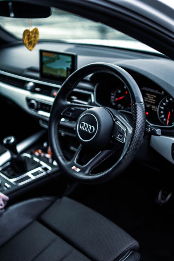 線上車貸款全指南:如何選擇最適合您的方案? 8 photo 1580179231980 885018c805b0