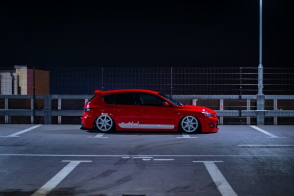 photo 1587477800146 7475b2fb2108