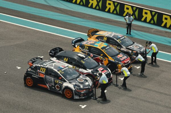 汽車貸款額度:新車與二手車的差異與比較 6 photo 1591356551633 a67faae45183