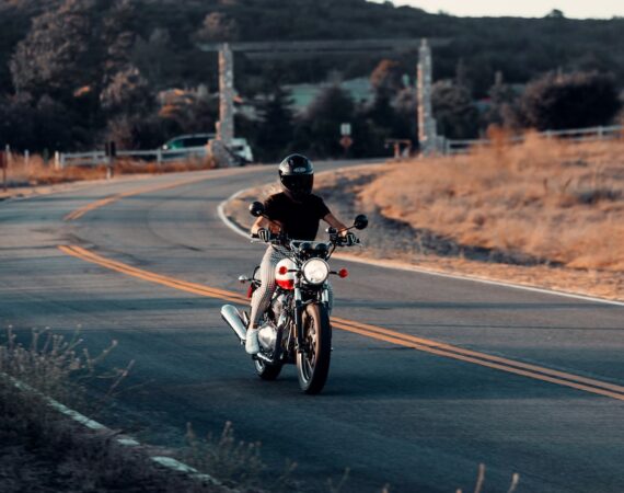 photo 1610643112841 d97a8e32ccd1