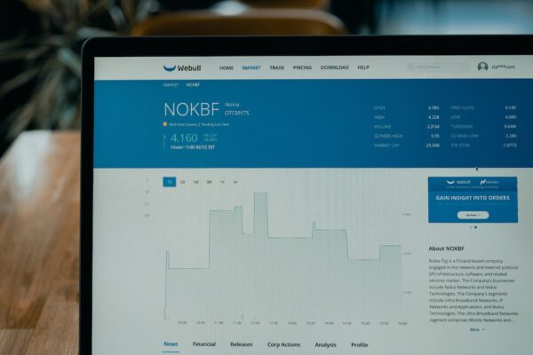 photo 1614029896656 a094f640558d