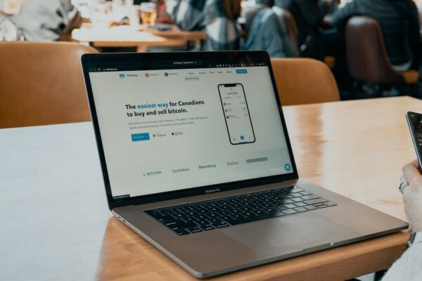 photo 1615985250029 f6c6be15745b