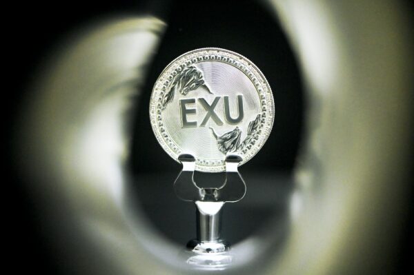 photo 1630393340959 840ab8e16ac1