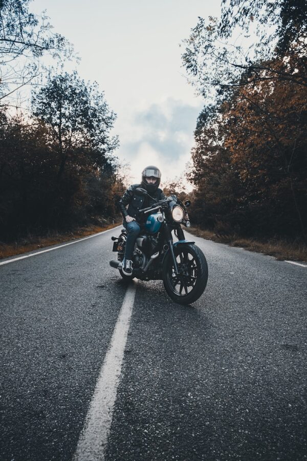 photo 1636616543445 2b1e1ec0c391