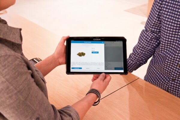 photo 1649424221016 58857288854e