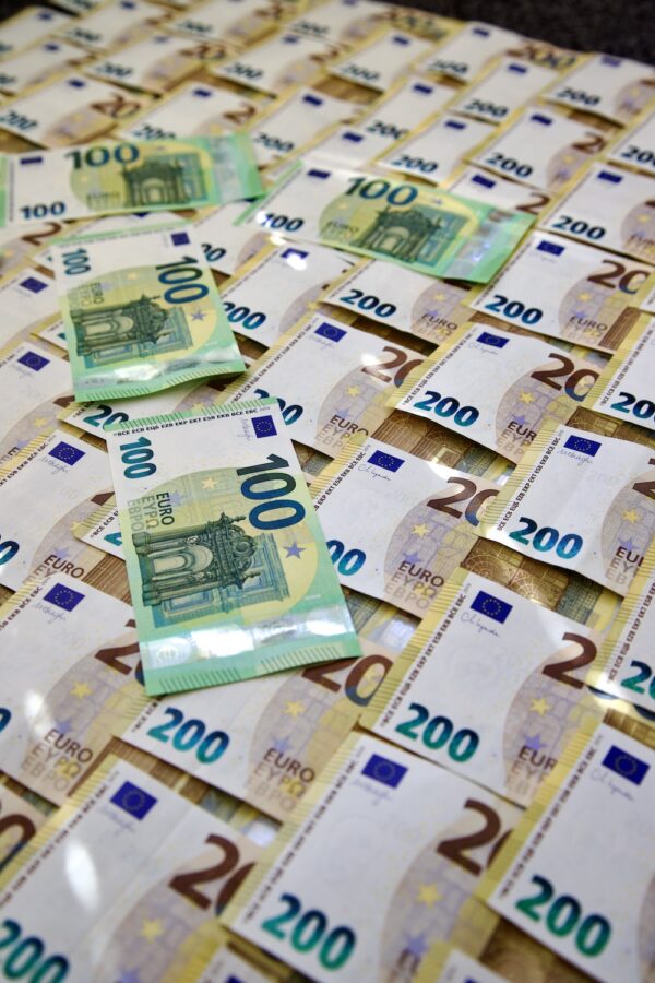 photo 1651259129034 1f74c5a00f56