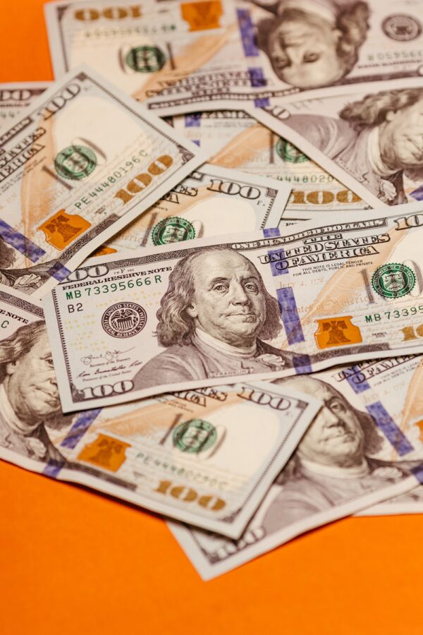 photo 1671469902355 e133fef13730