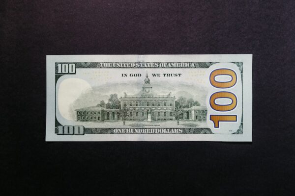 photo 1671469904441 bae91add28ef