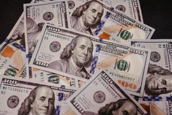 photo 1671469904531 57a61aee6772