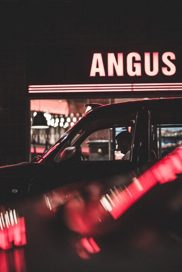 如何確保汽車貸款資料保密,防範個人資安風險 8 photo 1498644687520 ac6250c64dbb