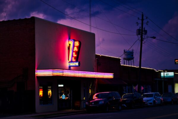 photo 1563603357963 439f524bd662