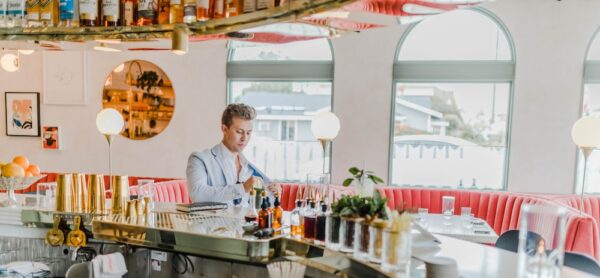 photo 1563986768626 956041a8bf9d