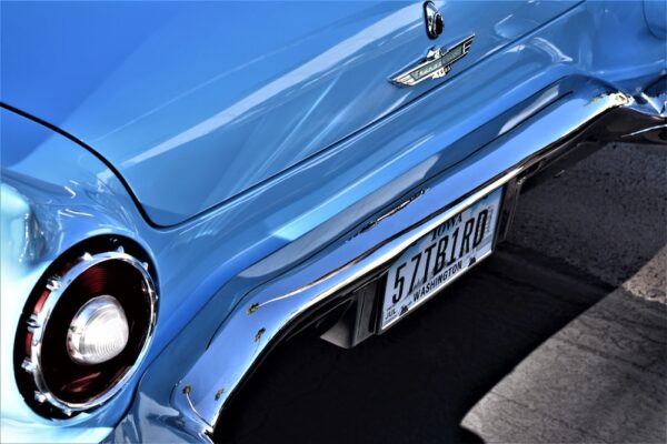 photo 1571520723876 312a417482fd