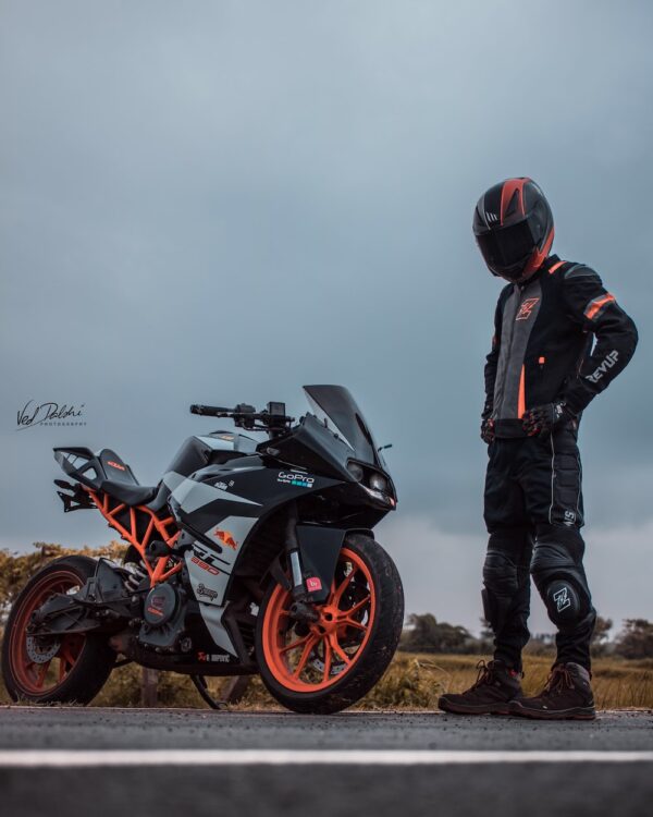 photo 1585741695965 d0dbb7a21882