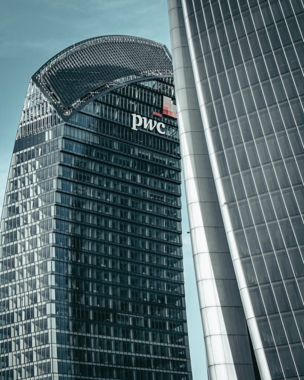 photo 1612723354905 0389ff48b752