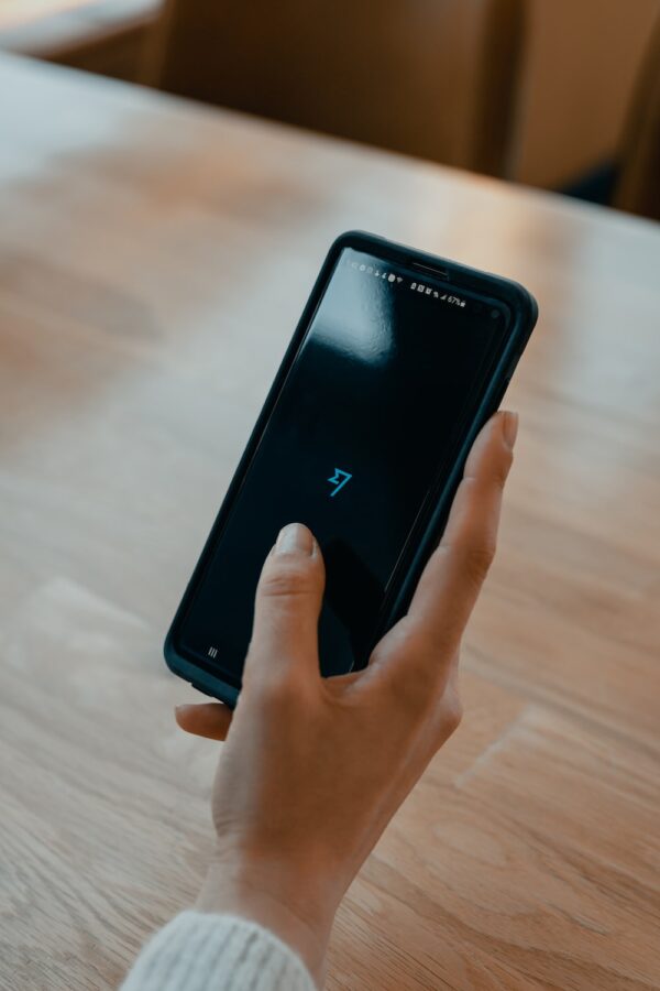 photo 1616077168023 2cff5e9ce0ef