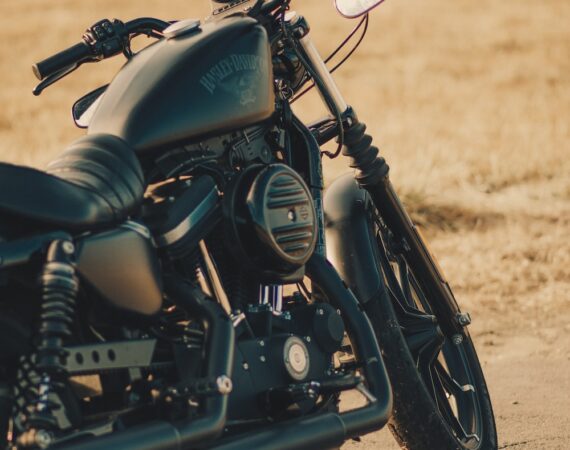 photo 1620665316311 b21dd386bd86