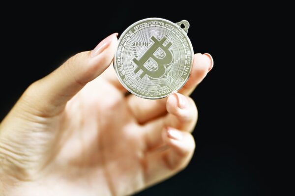 photo 1629789049315 c6fe25742cb4