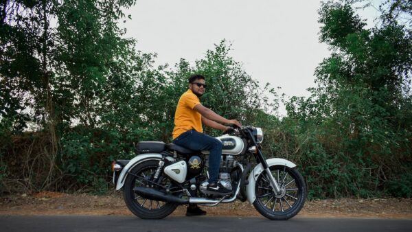 photo 1590707632179 517f2e5f5e58