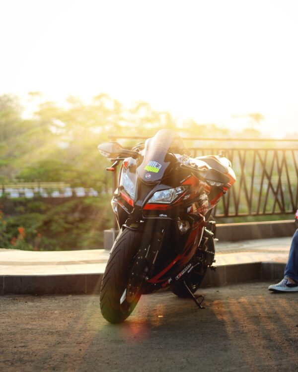 photo 1603442321823 b973980206ea