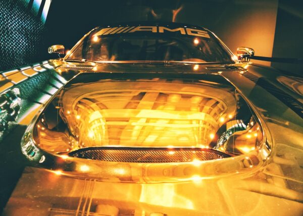 photo 1611240378281 6655864b0326