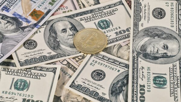 photo 1647462659318 1e9702f92b5b