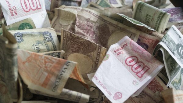 photo 1653586432276 08241d72adb9