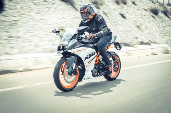 比較不同銀行的機車貸款利率:如何選擇最優惠的利率 2 photo 1508501493333 1fc489ca6b0e