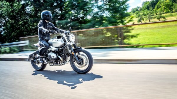 photo 1598548607880 c55bb0fe4857