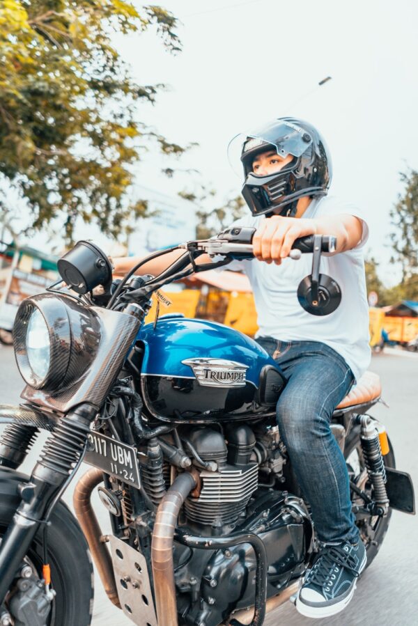 photo 1620699896543 f7ad79d14fe5