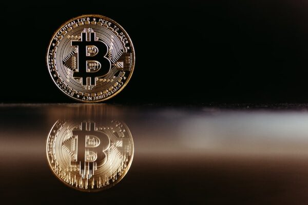 photo 1671550875140 2174bb10a35b