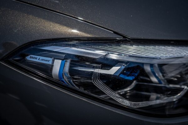 photo 1559568699 787d212d93e3