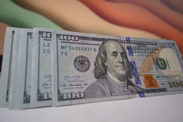 photo 1635231152717 ec0ae1906271