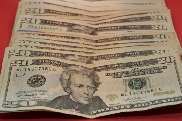 photo 1630934402156 32e2068f173d