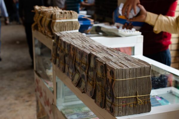 photo 1618858360127 168f1c5cbe13