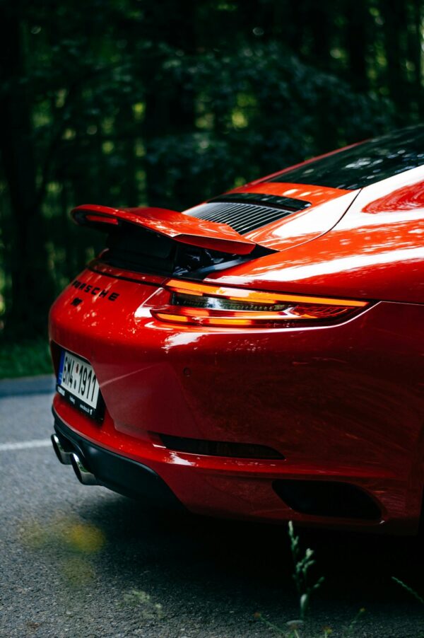 車貸必備:了解貸款申請所需文件及條件 2 photo 1561280612 4a9621ecdf20