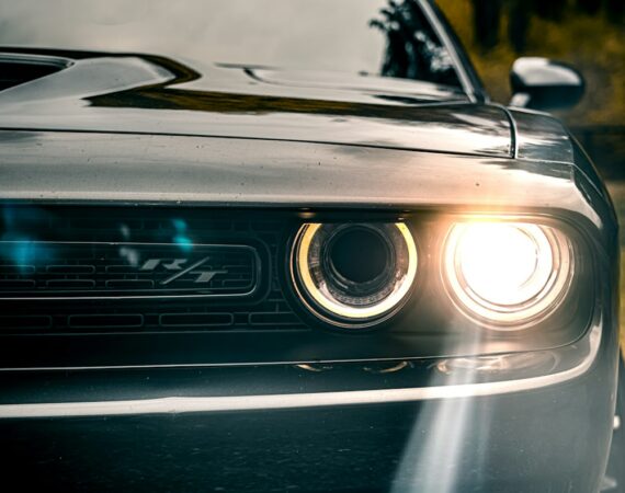 photo 1609387445284 e0e30aeffe1a